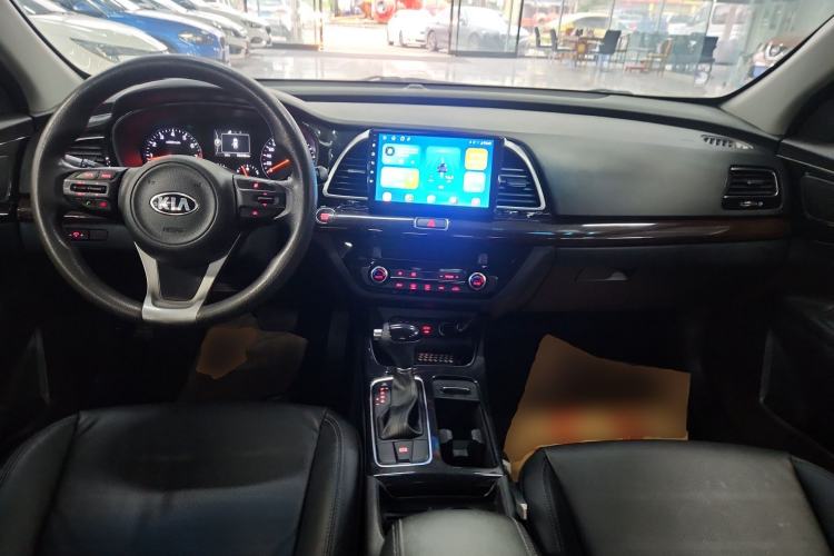 Used Kia K4 2014 1.8L Automatic GLS Center Console