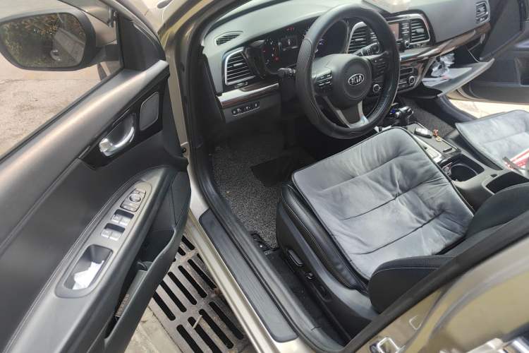 Used Kia K4 2014 1.8L Automatic DLX Driver Seat