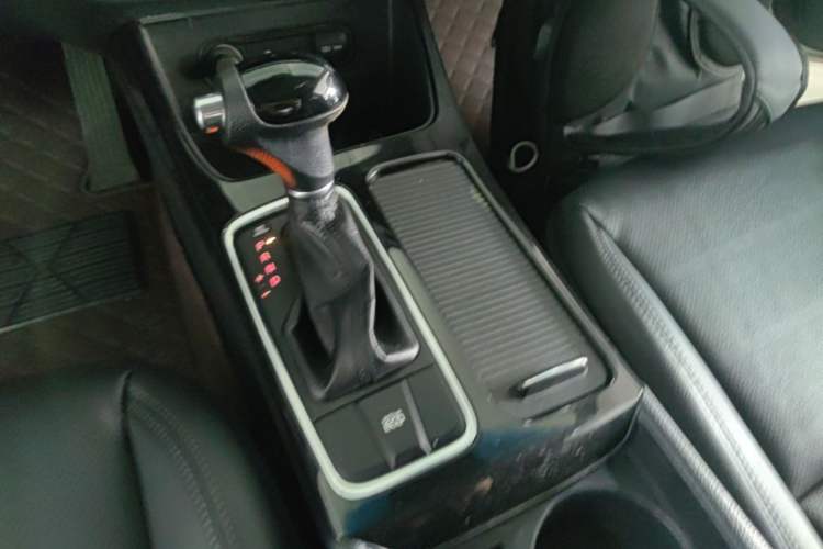 Used Kia K4 2014 1.8L Automatic GLS Gear Lever