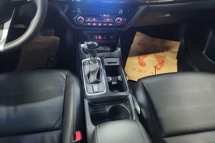 Used Kia K4 2014 1.8L Automatic GLS Gear Lever