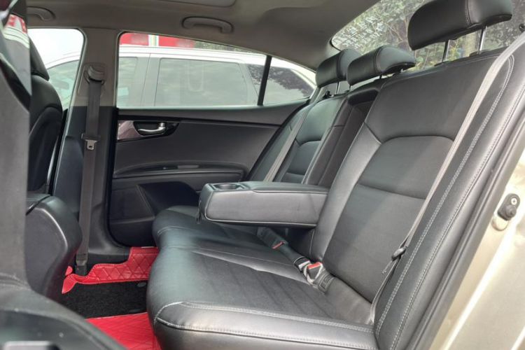 Used Kia K4 2014 1.8L Automatic GLS Interior 5
