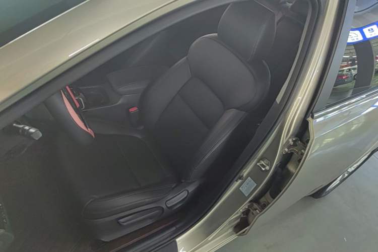 Used Kia K4 2014 1.8L Automatic GLS Left Front Seat