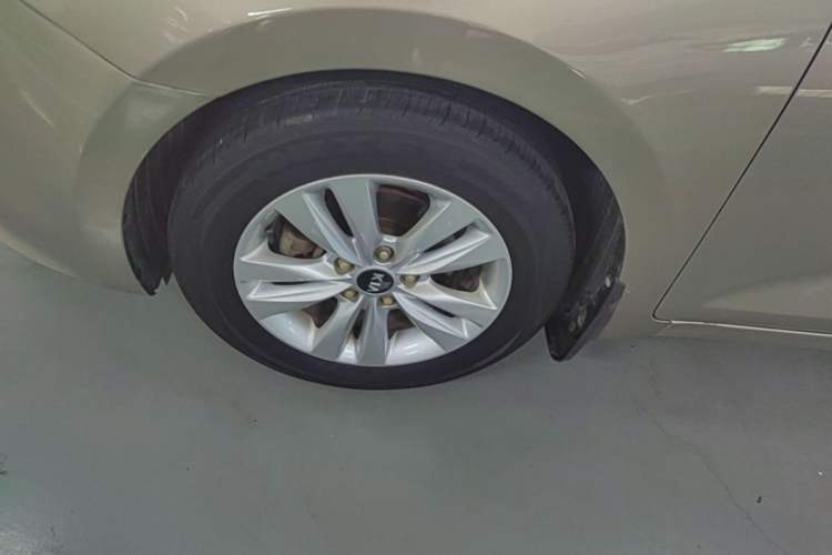 Used Kia K4 2014 1.8L Automatic GLS Left Front Wheel Hub