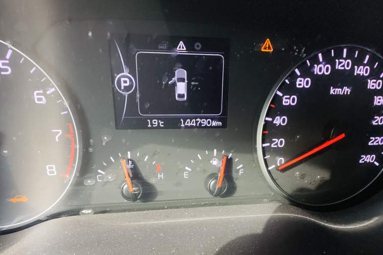 Used Kia K4 2014 1.8L Automatic GLS Odometer Close Up