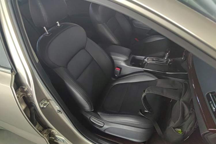 Used Kia K4 2014 1.8L Automatic GLS Right Front Seat