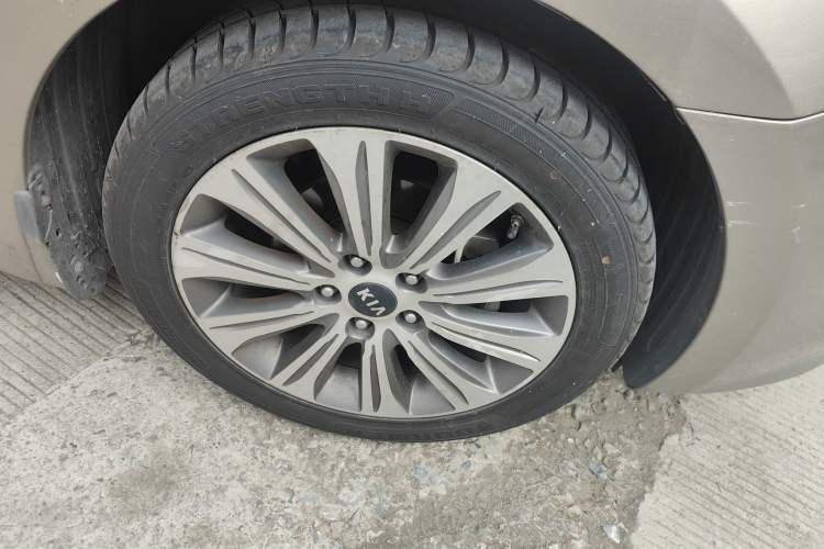 Used Kia K4 2014 1.8L Automatic DLX Right Front Wheel Hub