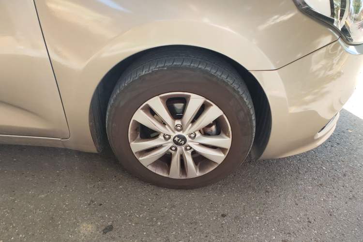 Used Kia K4 2014 1.8L Automatic GLS Right Front Wheel Hub