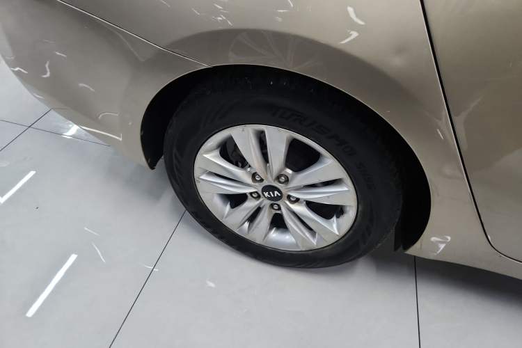 Used Kia K4 2014 1.8L Automatic GLS Right Rear Wheel Hub