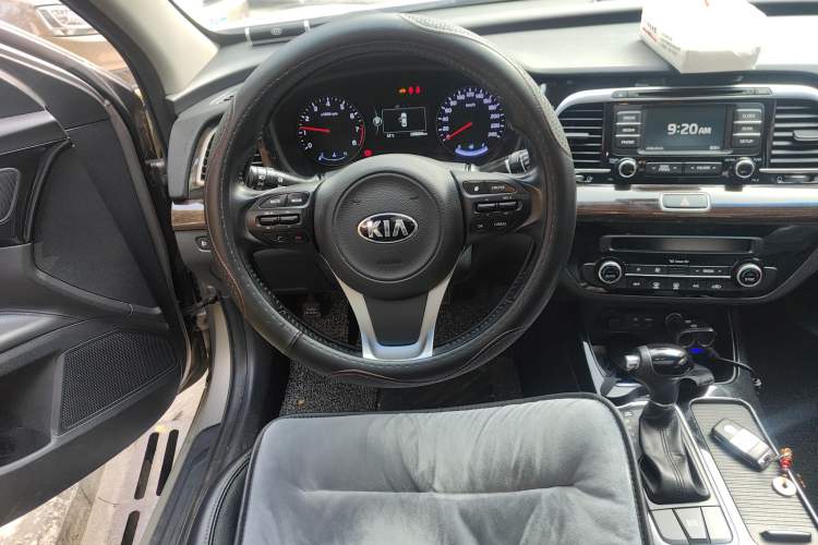 Used Kia K4 2014 1.8L Automatic DLX Steering Wheel