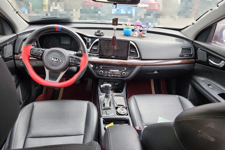 Used Kia K4 2014 1.8L Automatic GLS Center Console