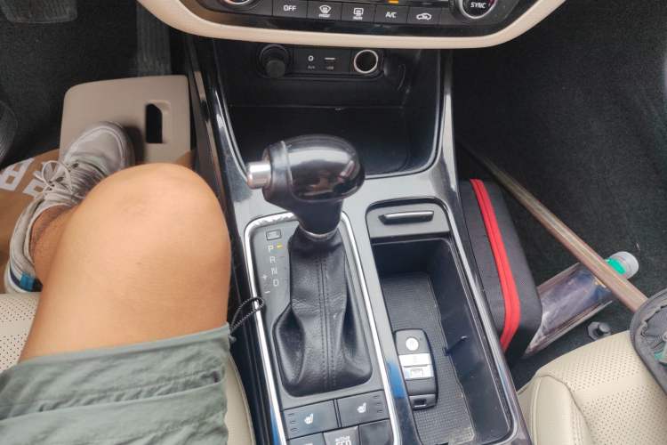 Used Kia K4 2014 1.8L Automatic LUX Gear Lever