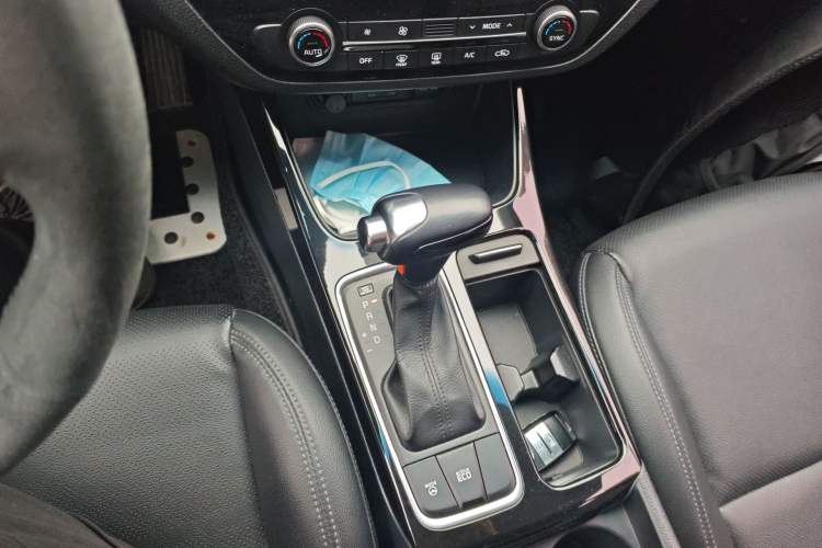 Used Kia K4 2014 1.6T Automatic Turbo Gear Lever