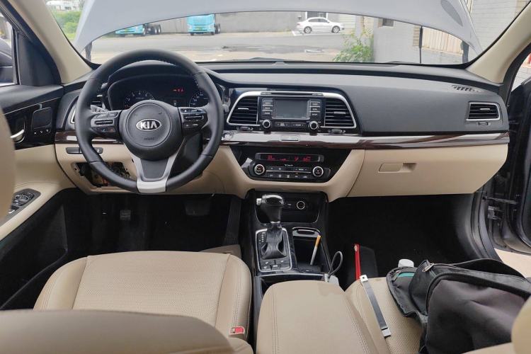 Used Kia K4 2014 1.8L Automatic LUX Interior 2