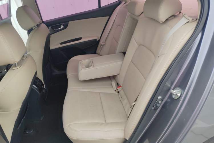 Used Kia K4 2014 1.8L Automatic LUX Interior 4