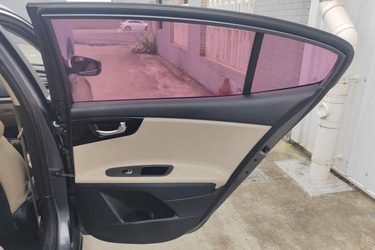 Used Kia K4 2014 1.8L Automatic LUX Interior 6