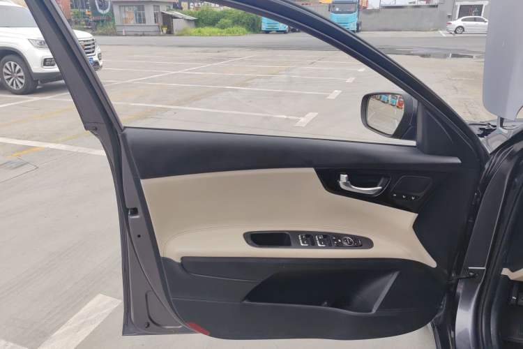 Used Kia K4 2014 1.8L Automatic LUX Interior 7