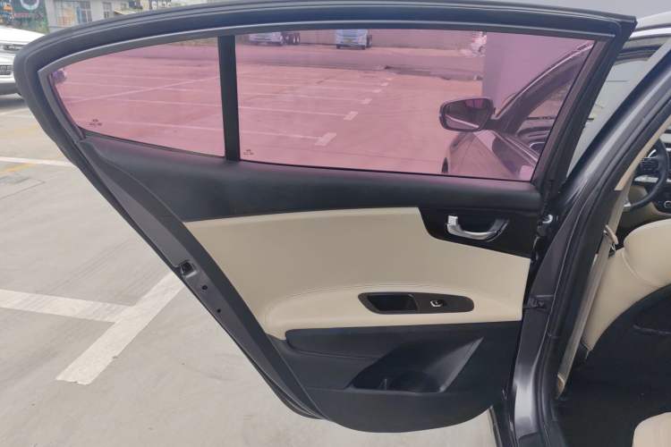Used Kia K4 2014 1.8L Automatic LUX Interior 8