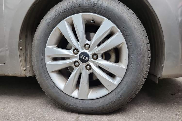 Used Kia K4 2014 1.8L Automatic GLS Right Front Wheel Hub