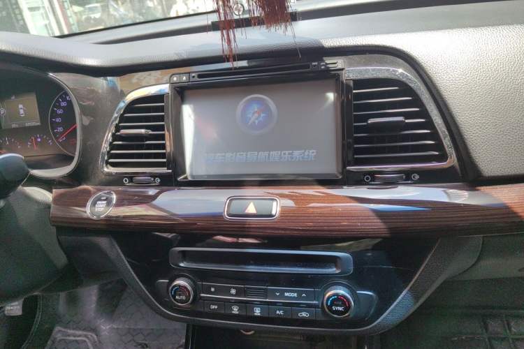 Used Kia K4 2014 1.8L Automatic GL Audio And AC Panel