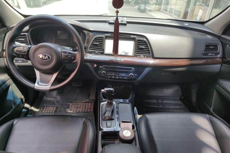Used Kia K4 2014 1.8L Automatic GL Center Console