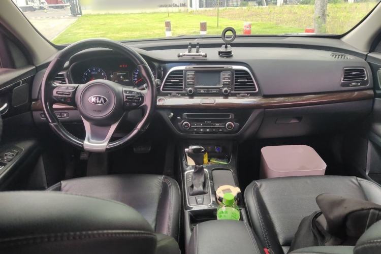 Used Kia K4 2014 1.8L Automatic DLX Center Console