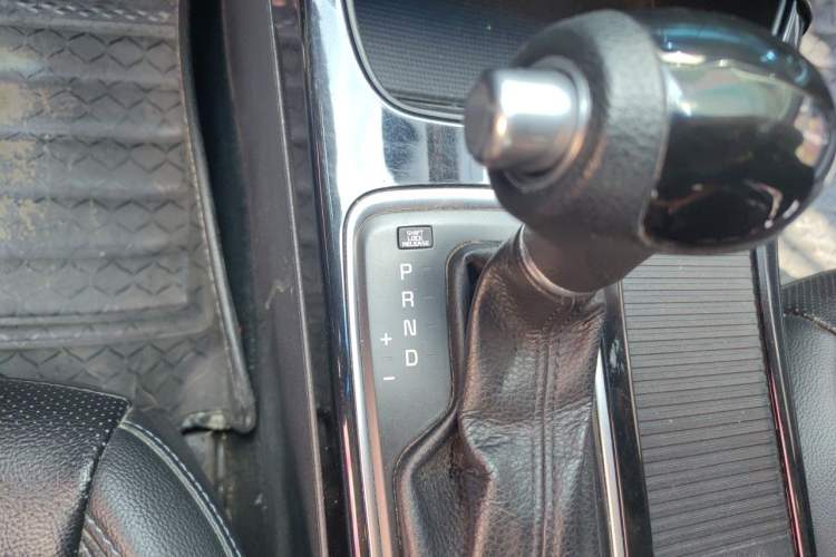 Used Kia K4 2014 1.8L Automatic GL Gear Lever