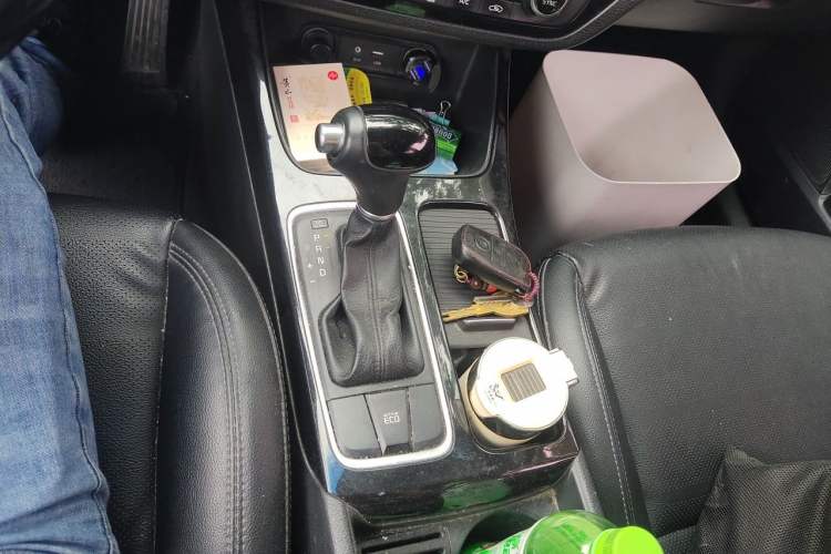 Used Kia K4 2014 1.8L Automatic DLX Gear Lever