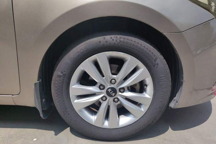 Used Kia K4 2014 1.8L Automatic GL Right Front Wheel Hub