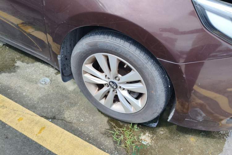 Used Kia K4 2014 1.8L Automatic GLS Right Front Wheel Hub