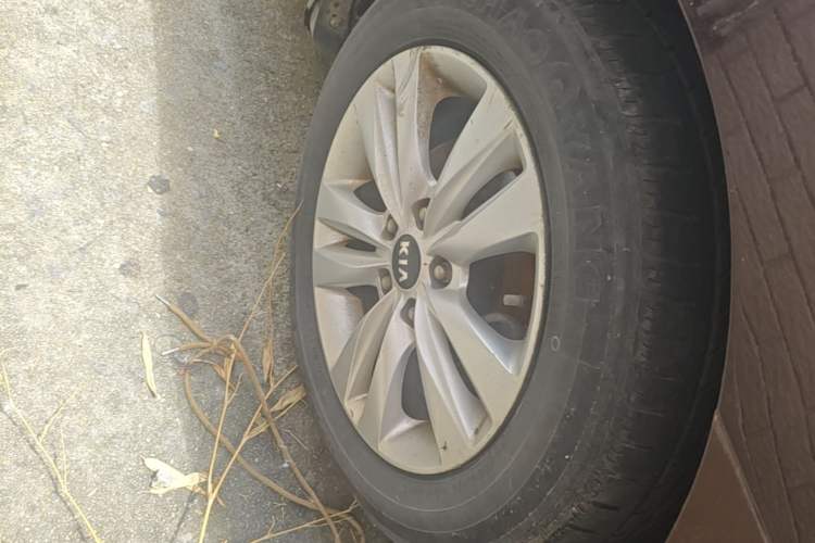 Used Kia K4 2014 1.8L Manual GL Right Front Wheel Hub