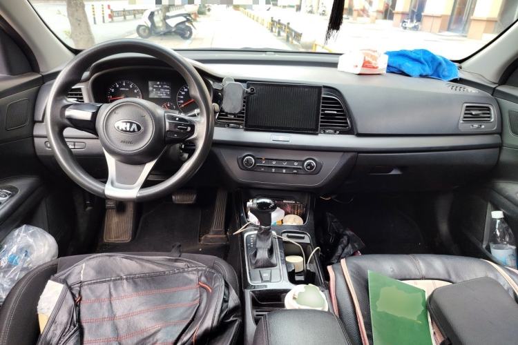 Used Kia K4 2014 1.8L Automatic GL Center Console