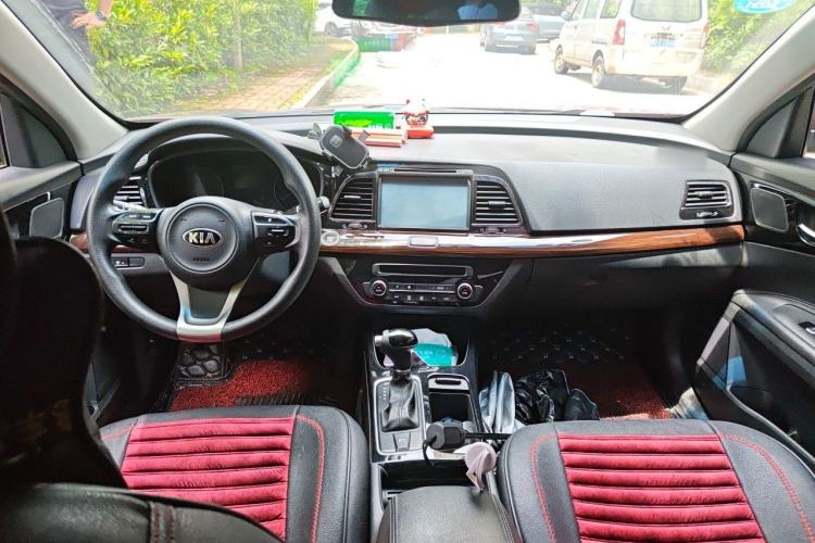 Used Kia K4 2014 1.8L Automatic GLS Center Console