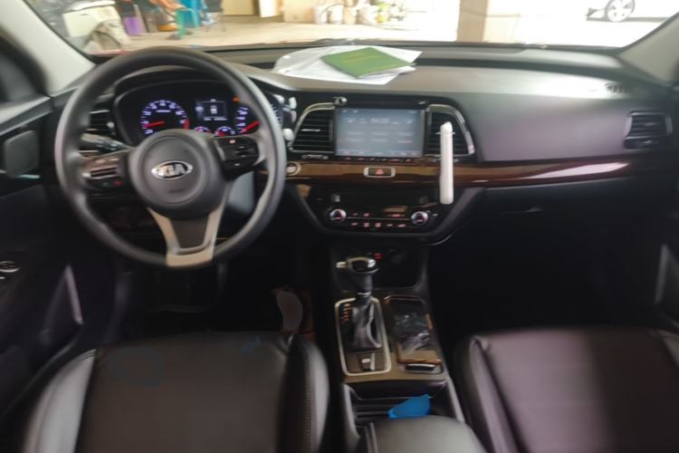 Used Kia K4 2014 1.8L Automatic GLS Center Console