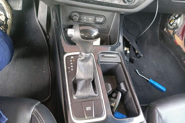 Used Kia K4 2014 1.8L Automatic GLS Gear Lever