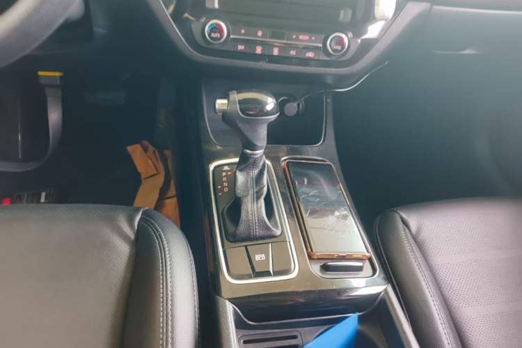 Used Kia K4 2014 1.8L Automatic GLS Gear Lever