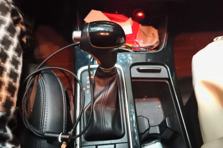 Used Kia K4 2014 1.8L Automatic DLX Gear Lever