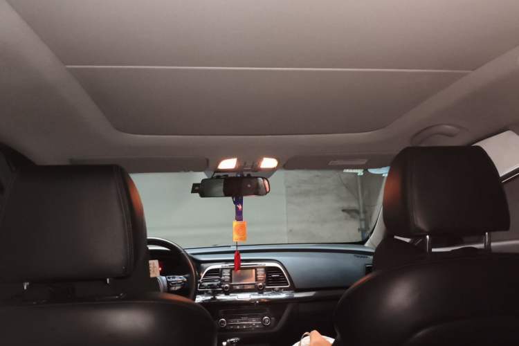 Used Kia K4 2014 1.8L Automatic DLX Headliner