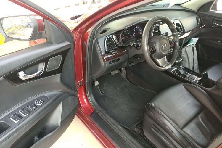 Used Kia K4 2014 1.8L Automatic GLS Interior 3