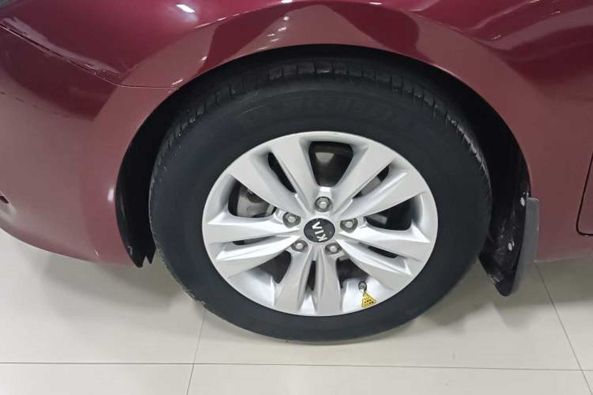 Used Kia K4 2014 1.8L Automatic GLS Left Front Wheel Hub