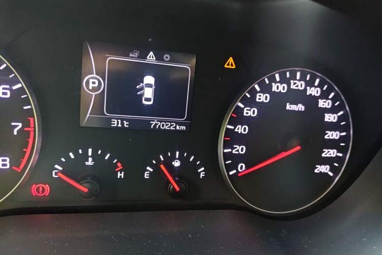 Used Kia K4 2014 1.8L Automatic GLS Odometer Close Up