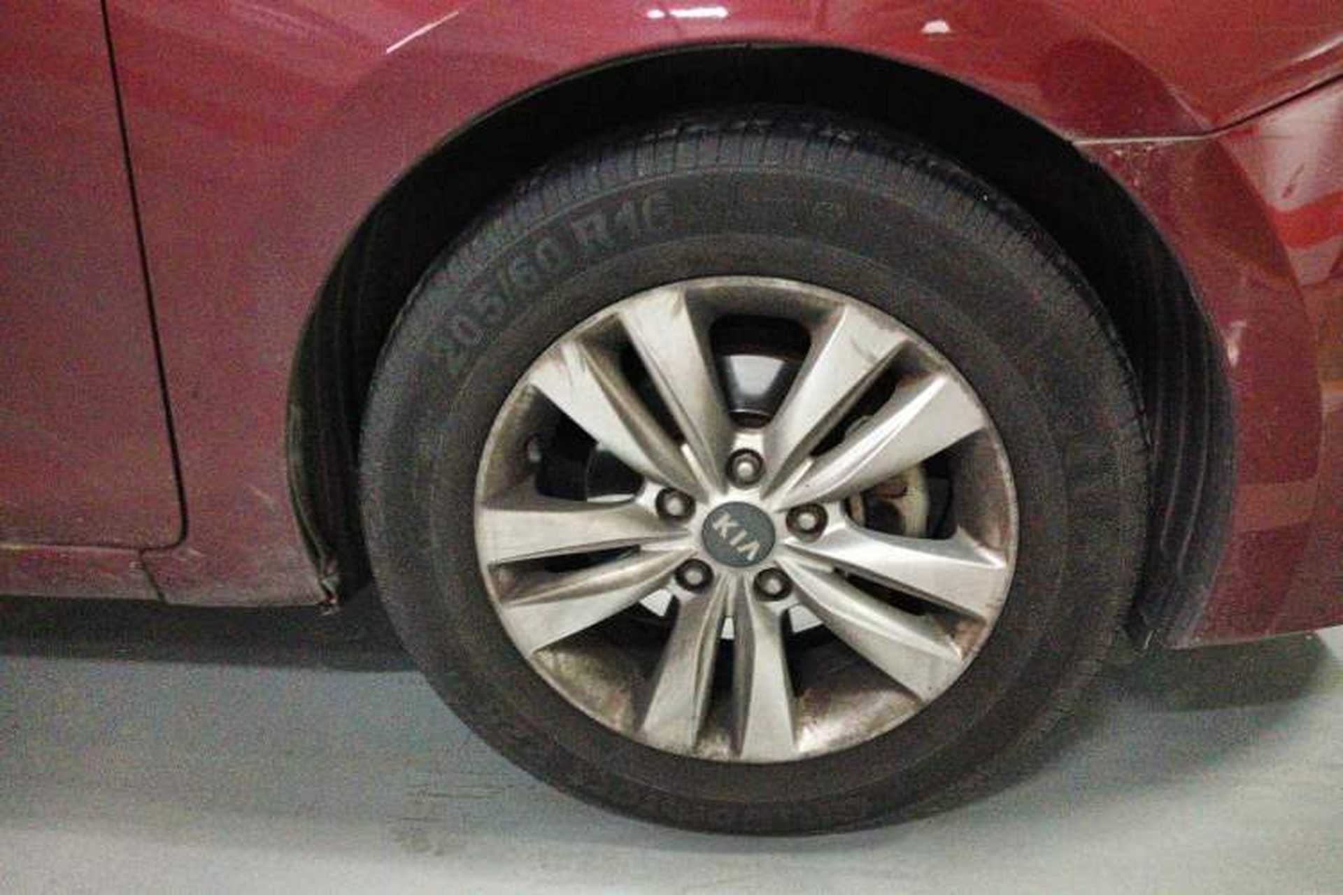 Used Kia K4 2014 1.8L Automatic GLS Right Front Wheel Hub