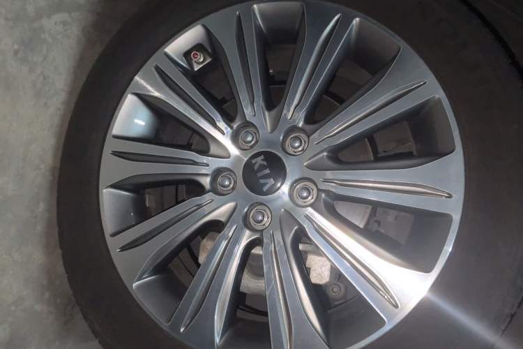 Used Kia K4 2014 1.8L Automatic DLX Right Front Wheel Hub