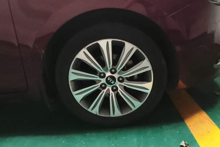 Used Kia K4 2014 1.8L Automatic DLX Right Front Wheel Hub