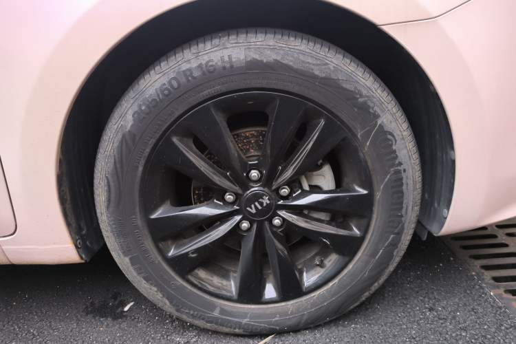 Used Kia K4 2014 1.8L Automatic GLS Right Front Wheel Hub