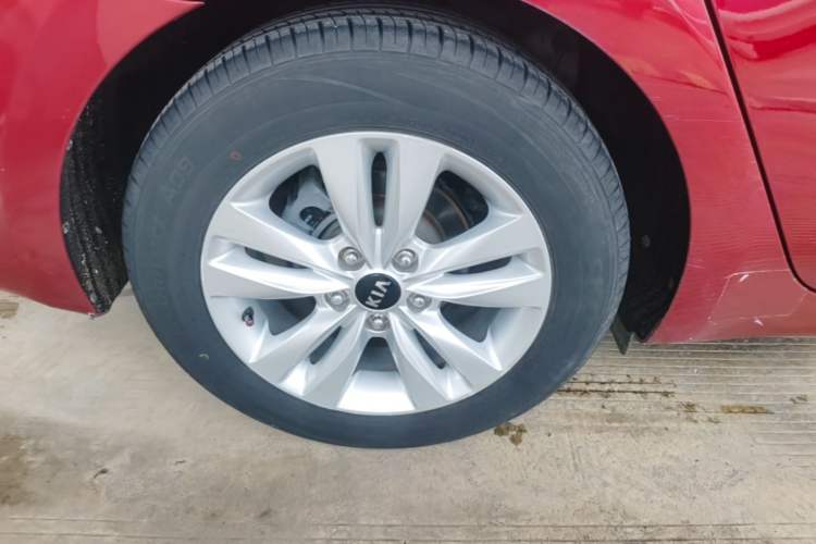 Used Kia K4 2014 1.8L Automatic GLS Right Rear Wheel Hub