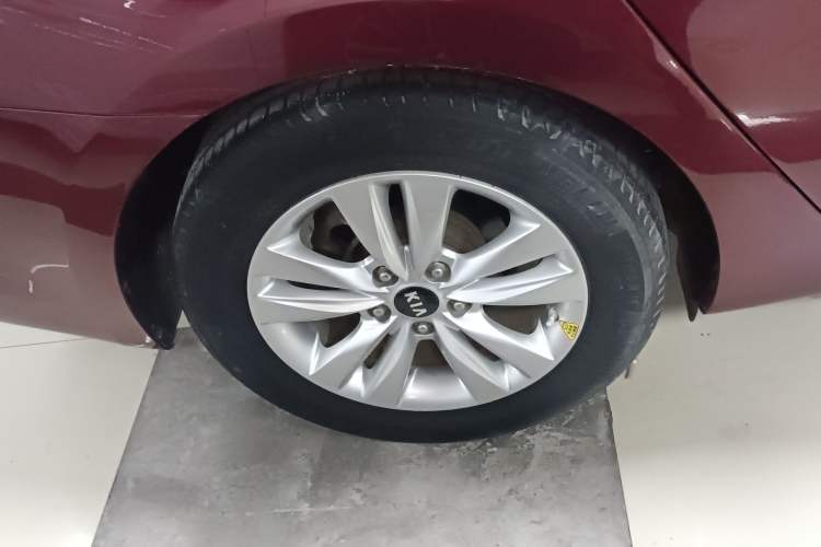 Used Kia K4 2014 1.8L Automatic GLS Right Rear Wheel Hub