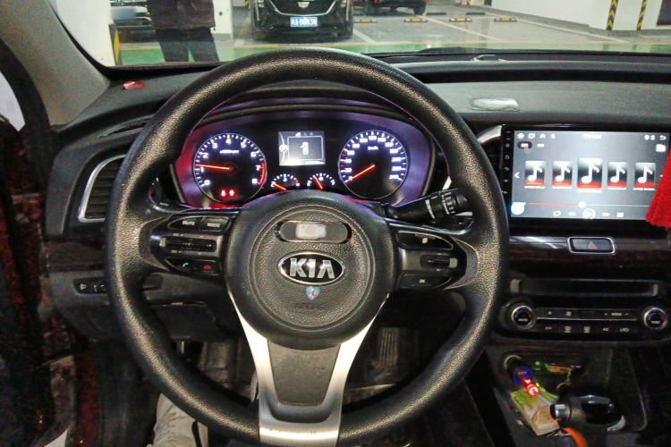Used Kia K4 2014 1.8L Automatic GLS Steering Wheel