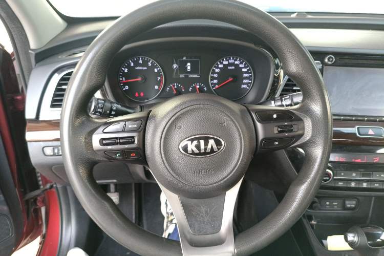 Used Kia K4 2014 1.8L Automatic GLS Steering Wheel