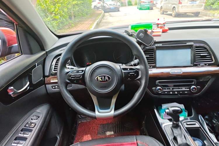 Used Kia K4 2014 1.8L Automatic GLS Steering Wheel