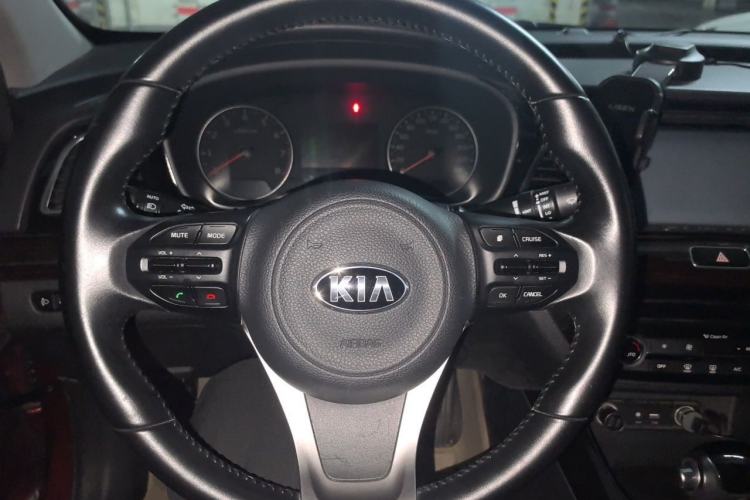 Used Kia K4 2014 1.8L Automatic DLX Steering Wheel
